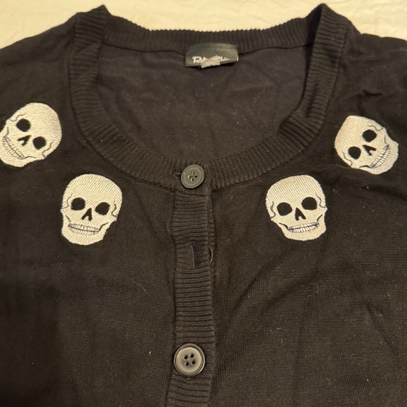Retro Chic by Torrid Skull Cardigan – Black – Size 4 - Picture 3 of 5